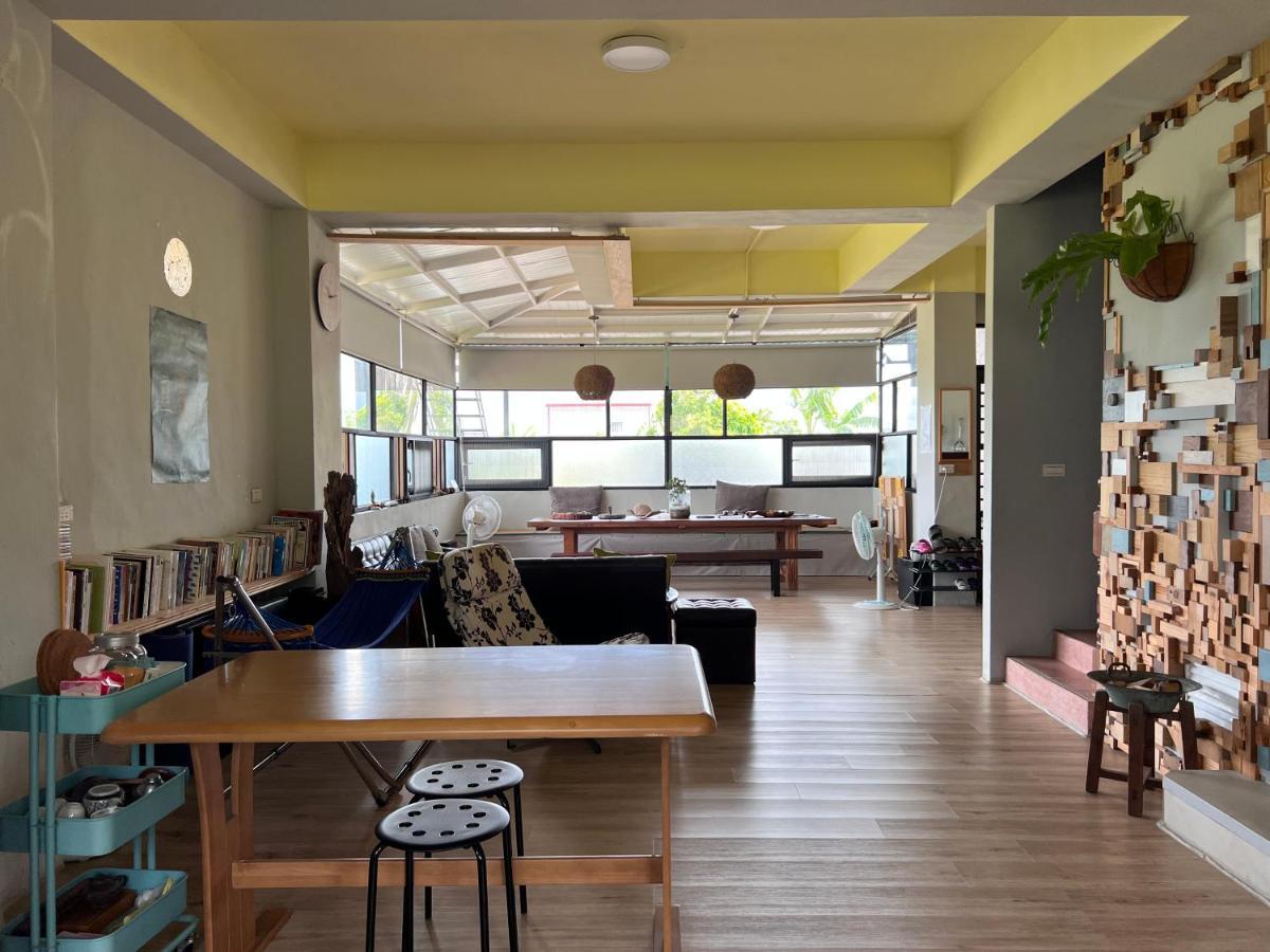 Back To Real Hostel Taitung Exterior photo